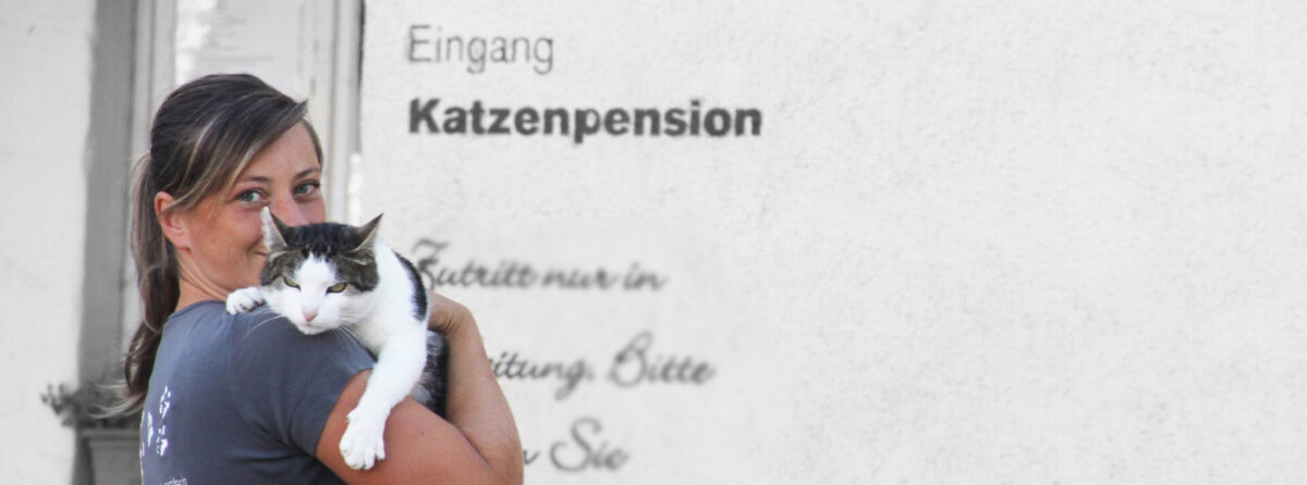 Ines Zuschke im Katzenhotel / Katzenpension in der Nähe von Dresden / Meißen.